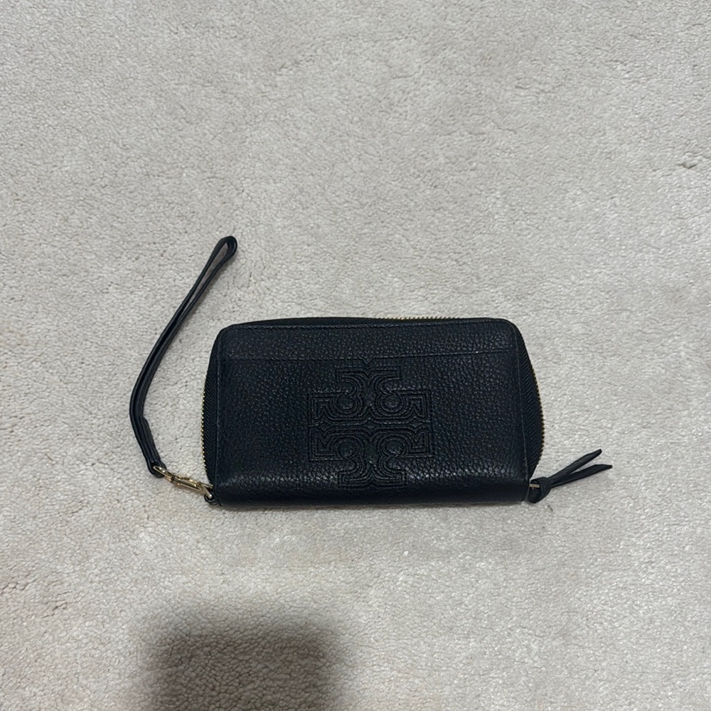 Tory Burch Black Leather Zip Wallet